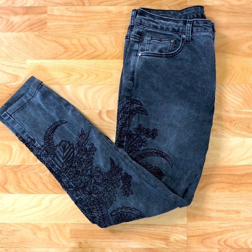 V Cristina Charcoal Gray with Black Embroidered Stitching Skinny Jeans Sz 6